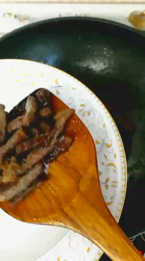 麻辣牛肉干的做法,简单好学,又香又辣,吃着有嚼劲!
