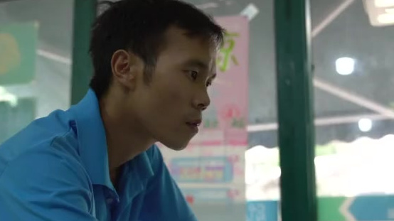 【妹子拒领七夕包裹 菜鸟驿站无奈在门口挂出表情包】七夕刚过,杭州一家菜鸟驿站在门口打出了表