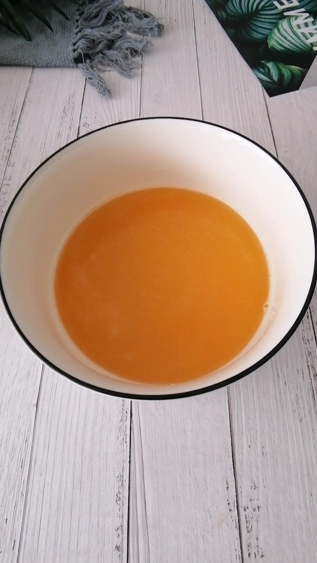 用哈密瓜做的这款慕斯蛋糕,做法简单,营养好吃,孩子特别喜欢