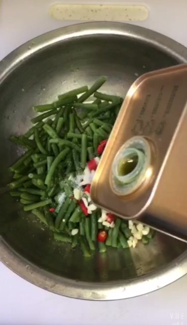 想吃点爽口的?教你用豇豆做一道凉拌菜,清脆可口