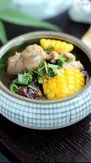 客人来了做一道腊鸡腿排骨汤,好喝到赞不绝口,快来看看怎么做