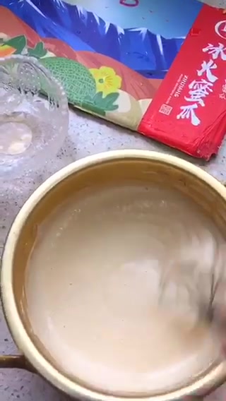 哈密瓜制作的凉糕,香甜可口,孩子吃过一次后天天让我做