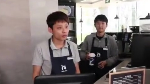 【一年间店面平均亏损从75%到6%,瑞幸咖啡预计今年达到营收平衡】北京时间8月14日晚上8