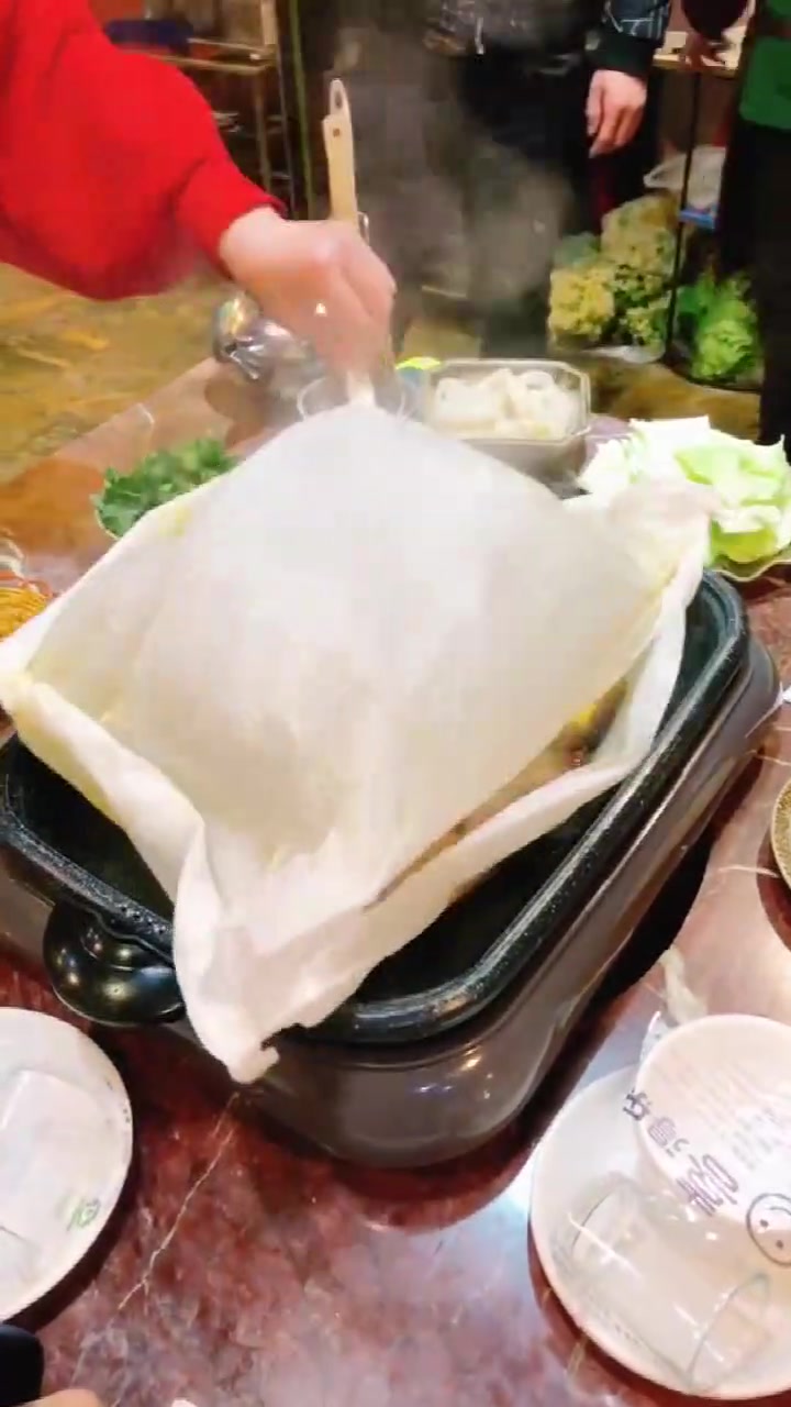 这就是正宗的重庆特色纸包鱼,打开的那一幕,简直太馋人了!