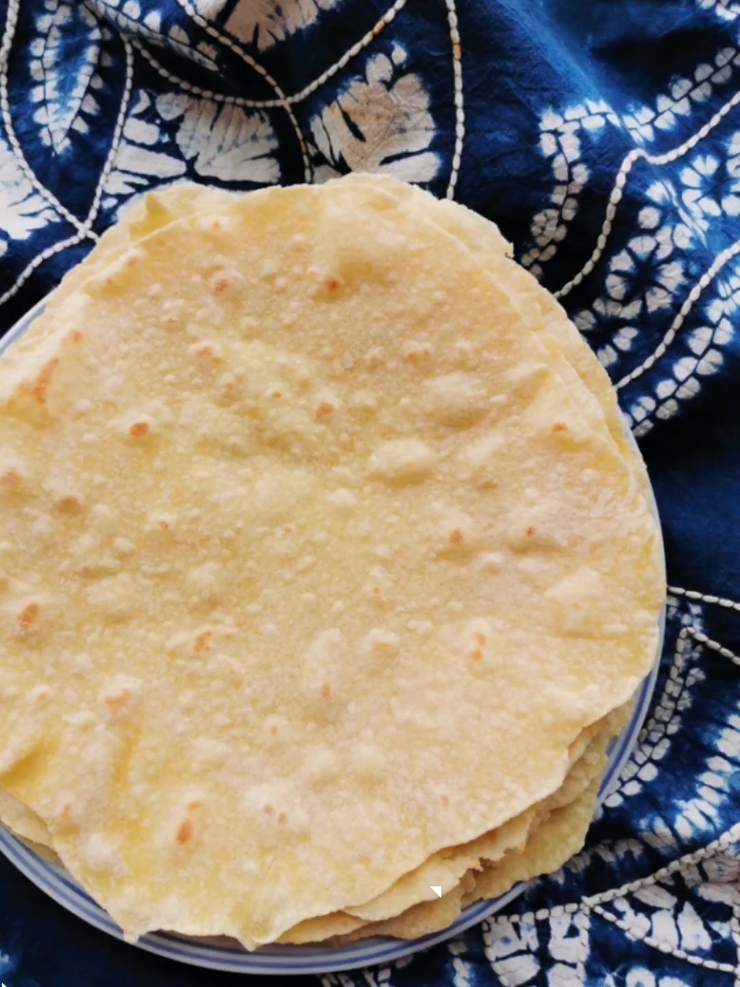 简单易学的烫面玉米饼,做好了可以直接吃,也可以夹着馅料吃