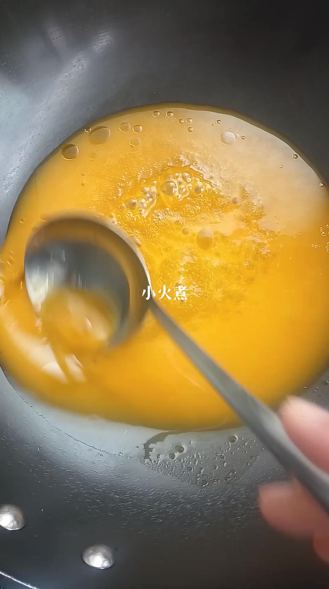 金汤海参的做法,喝起来美味又营养,颜色金灿灿的,卖相超好