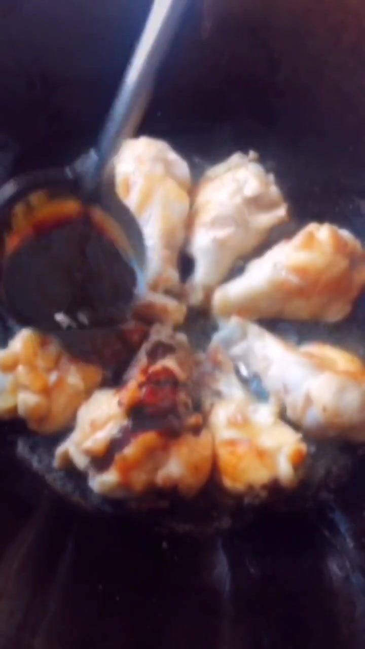 可乐鸡腿家常做法,鲜嫩多汁又美味,适合小孩吃,做法还简单!