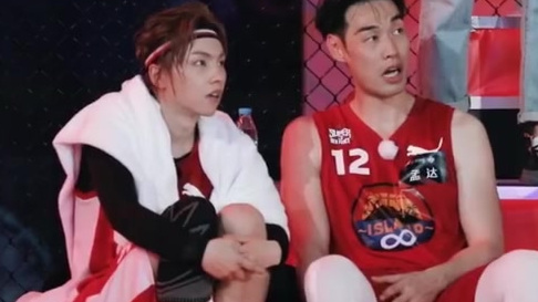 上场的时间很短,我不想错过每一次投篮的机会,这次在超级企鹅联盟认识了很多前辈,我要学习的还