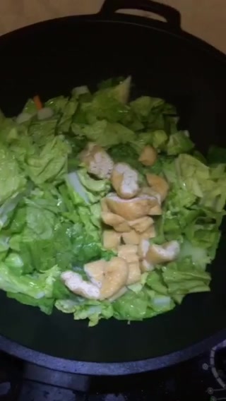 家常油豆腐炒茭菜的做法,做法特别简单,看一遍就会做