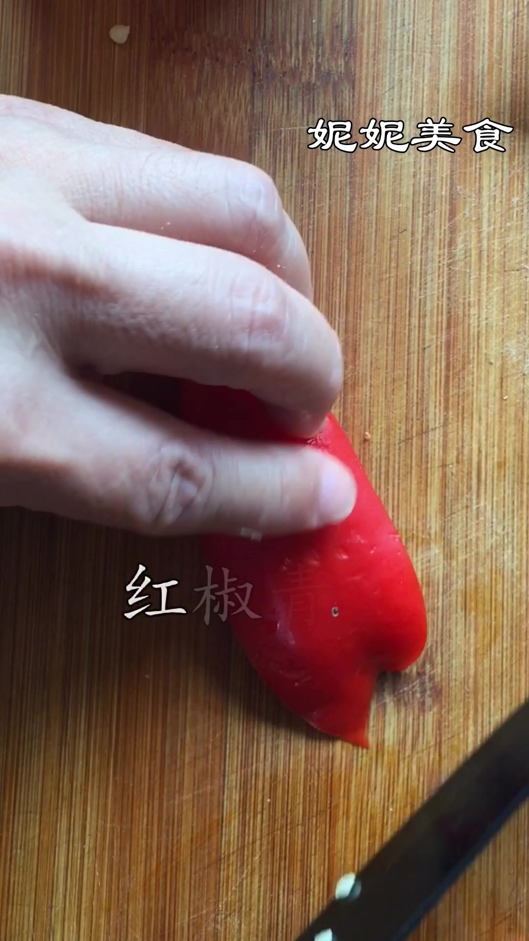 哈密瓜还能拿来炒菜?和虾球这样做,香甜可口,孩子尤其喜欢吃