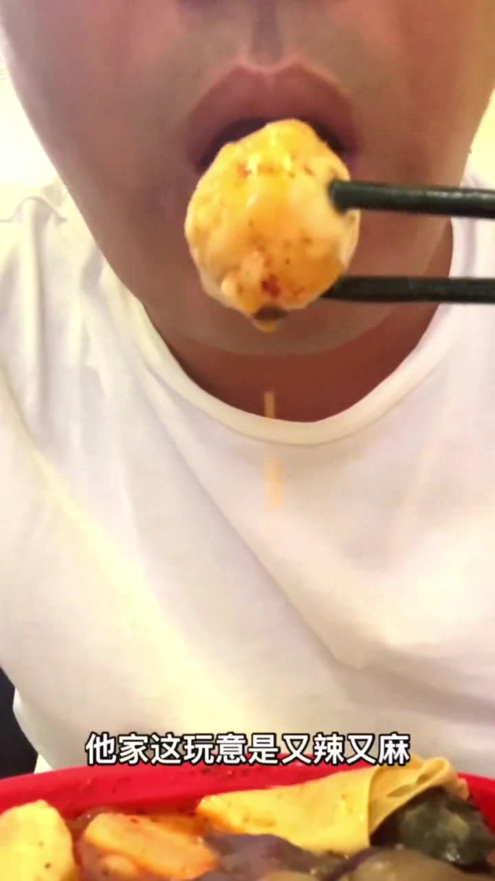 最老式的麻辣烫,菜品种类多,一勺芝麻酱和辣椒,吃起来美味极了