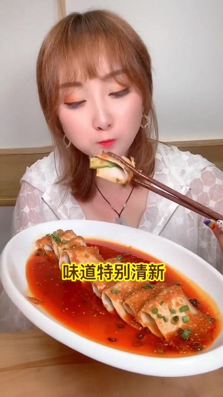 这家花鲢鱼辣味适中,辣子鸡干香下酒,非常适合家庭聚会
