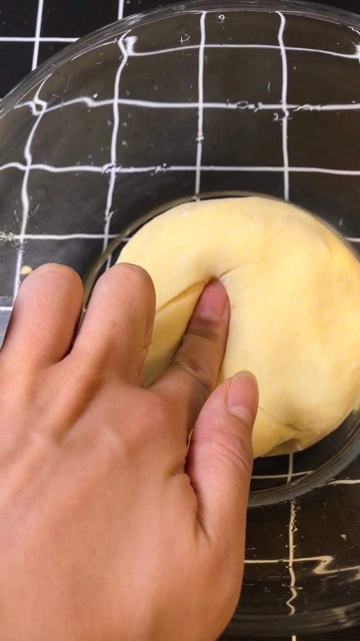 玉米面做的甜甜圈,吃起来软软的,超级美味