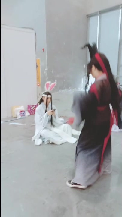 在蓝湛面前尬舞的魏无羡,简直太可爱了,蓝湛:想“天天”了