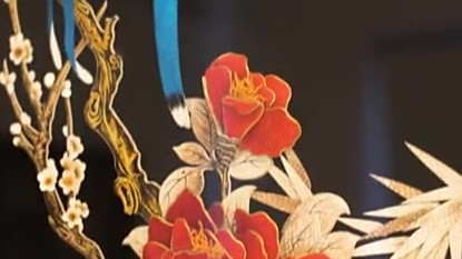 【“可爱的中国”之赫哲族:令人惊叹的鱼皮艺术】赫哲族是生活在东北三江平原上古老民族,喜食鱼