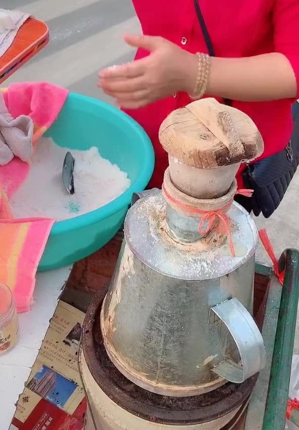 第一次吃这样的梅花糕,这模具,看起来有些年头了