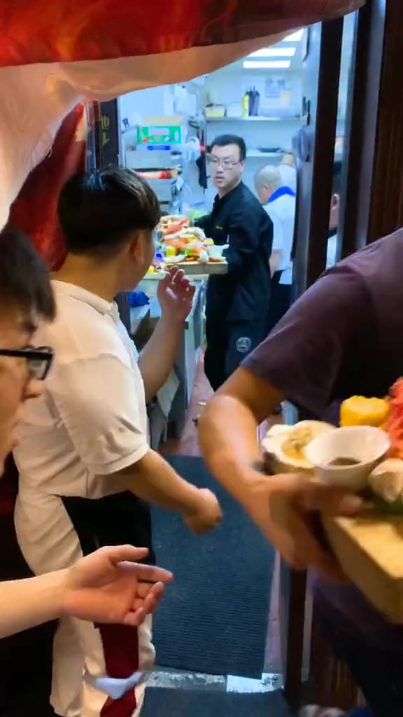 这样的主题西餐厅,上菜太壮观了,让人感觉好有食欲啊