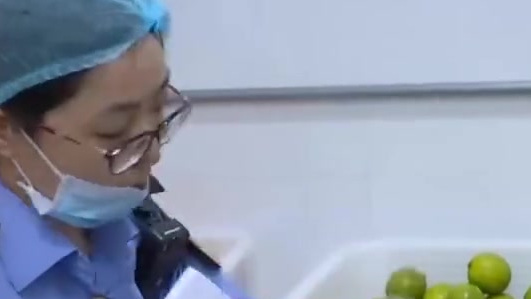【CoCo奶茶店查出腐烂水果淮安市监局:未用于制作茶饮 正调查】 据新京报报道,8月20日