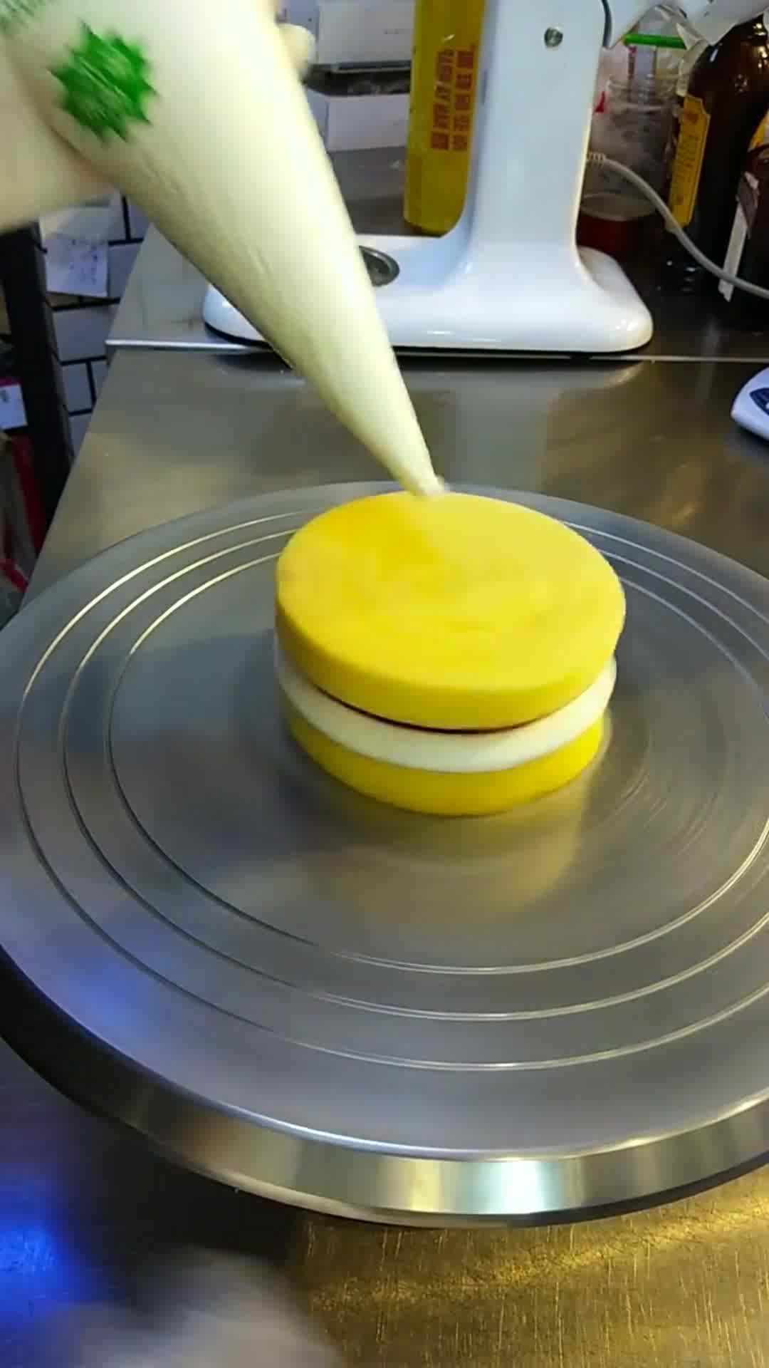 烘焙师现场做“小老虎”蛋糕,看到最后的成品,我瞬间被萌化了!