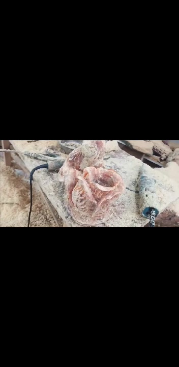 三合源根雕玉兔白菜笔筒