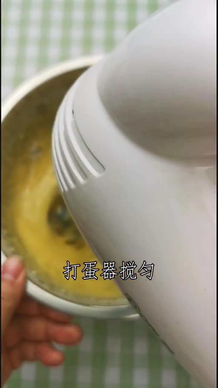 教你在家自制樱桃蛋糕,做法超简单,切开满满的惊喜和美味!