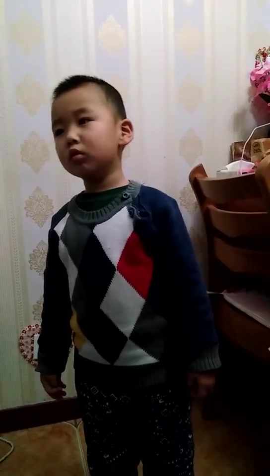 儿歌表演:三条鱼水里游......