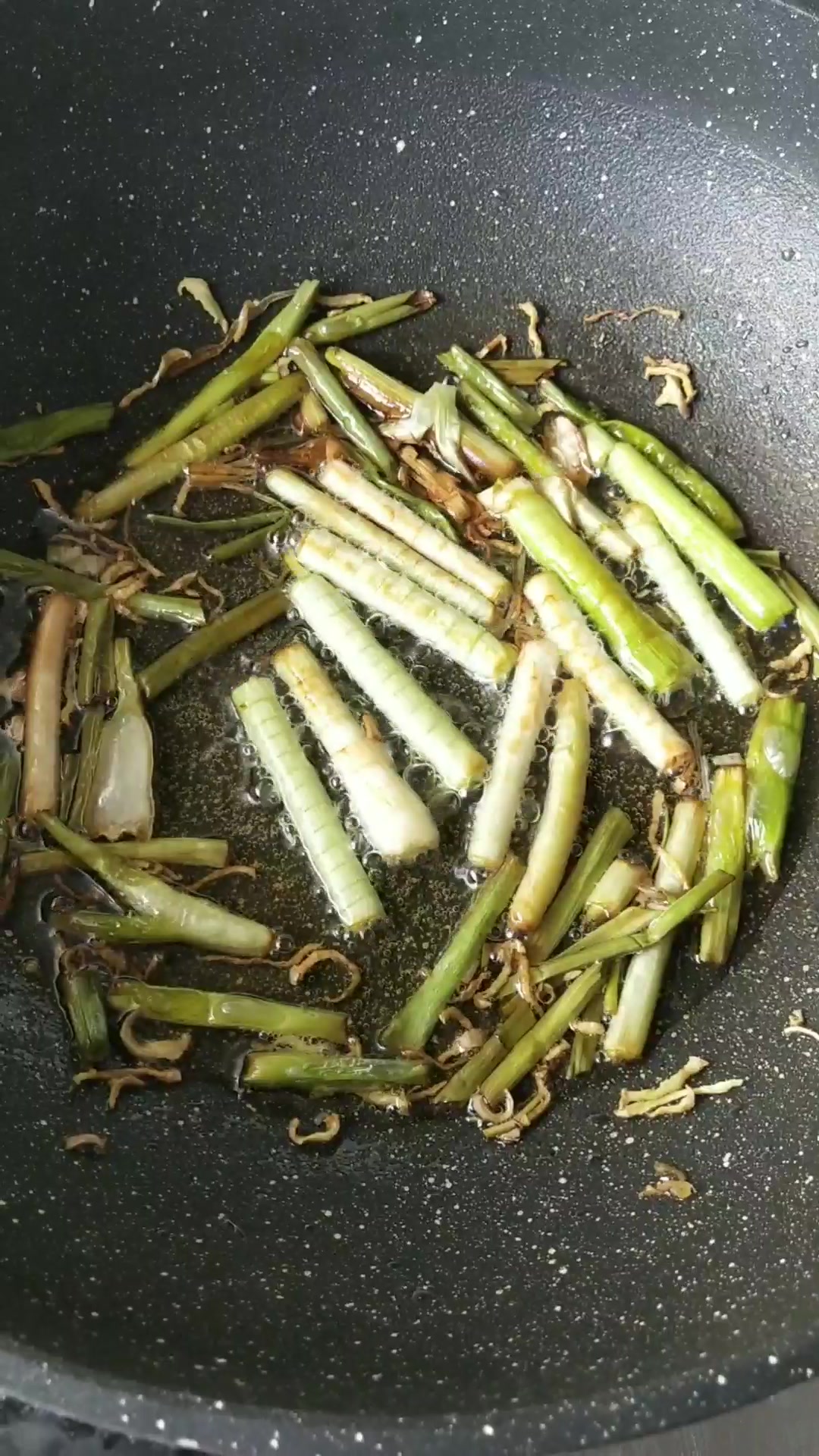 鲁菜中的名菜——葱烧海参的家常做法,色香味全都齐了,美味无比