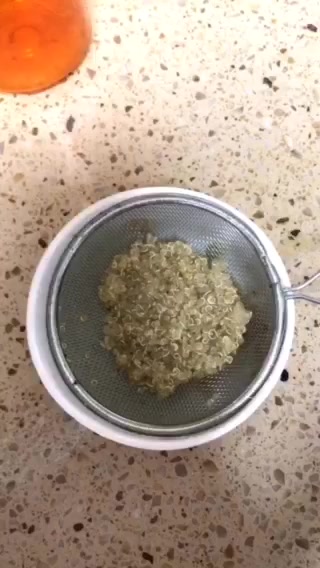 早餐不知道吃什么?试试这款金枪鱼藜麦沙拉三明治,营养又快手!