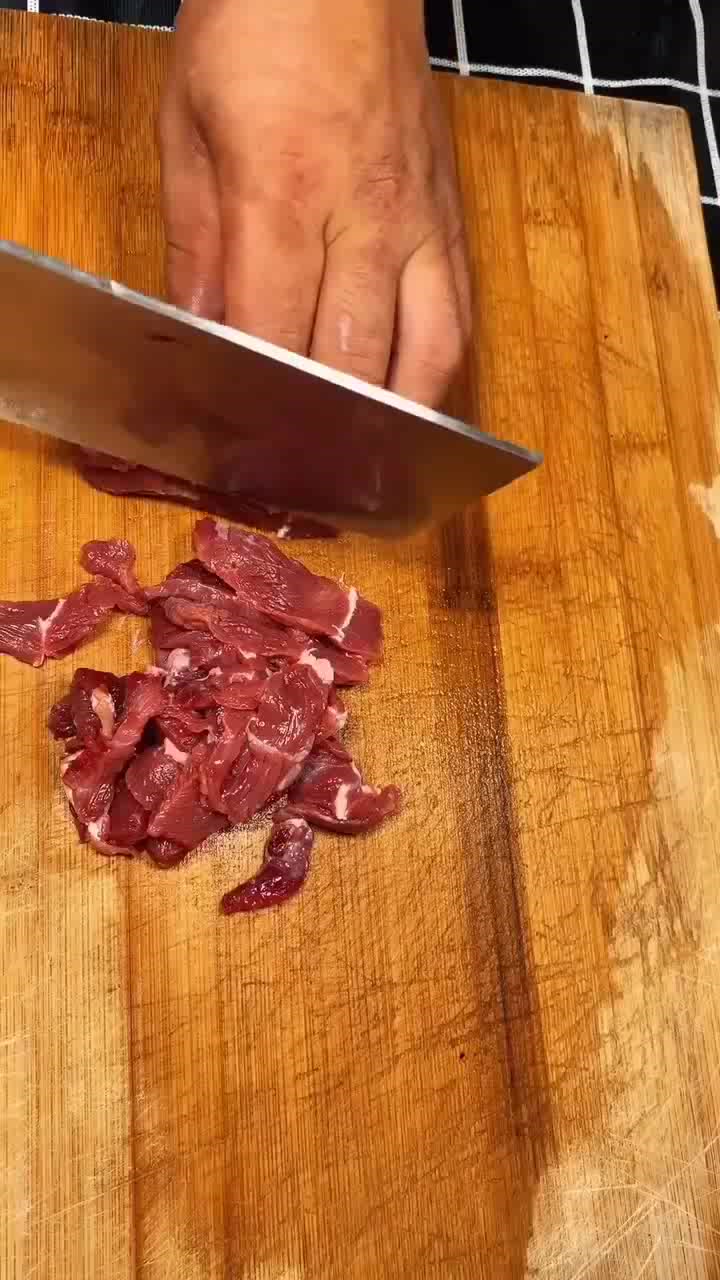新鲜的黄牛肉做法,好吃有嚼劲,喜欢吃牛肉的赶快试试