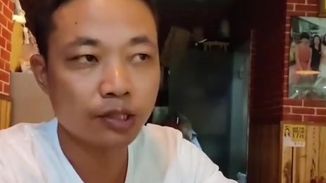 【浓浓的胡椒味!加了十几种中药的肉骨茶:喝完整个人都暖洋洋】江西南昌有一家肉骨茶店,店老板