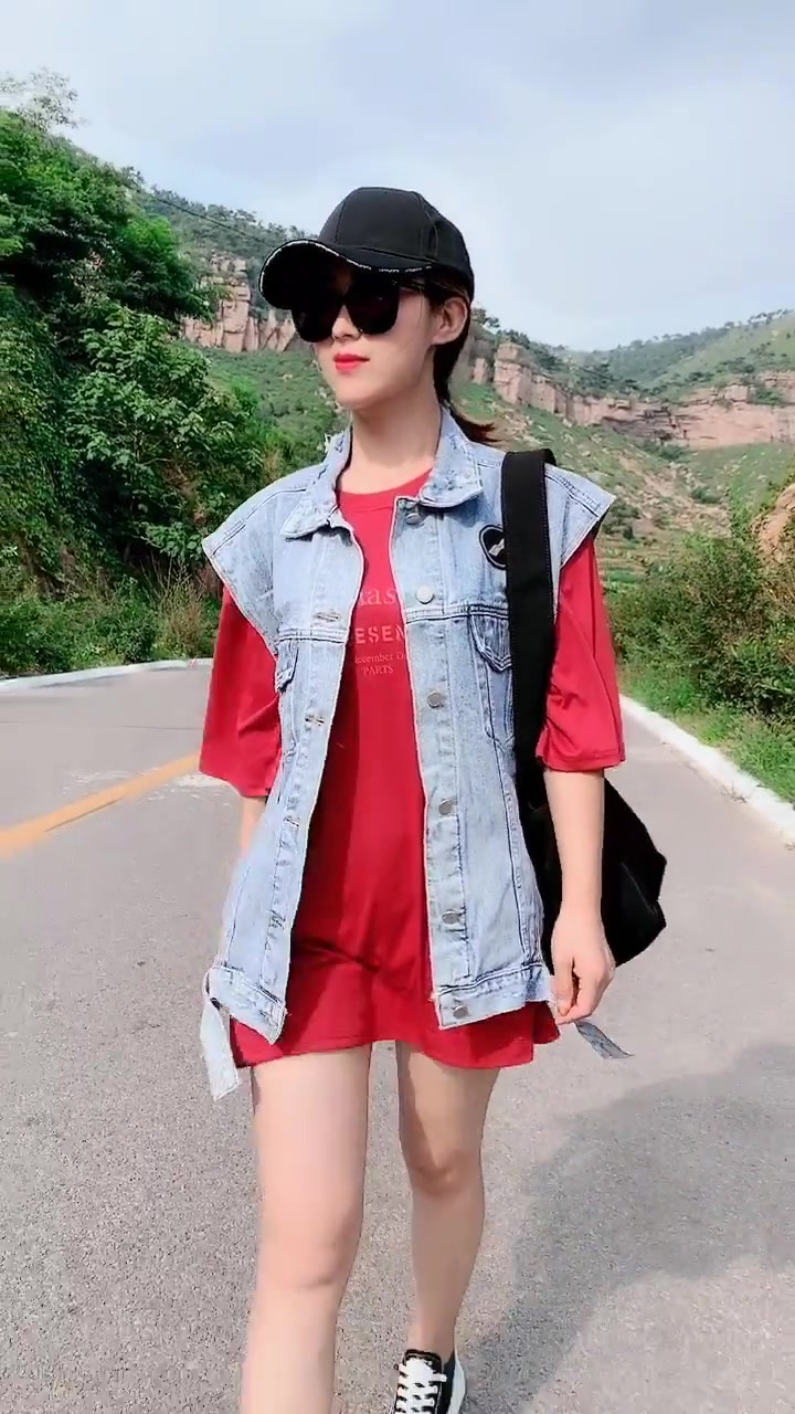 鸭舌帽美女,自然清新