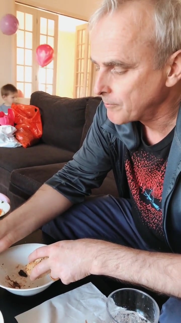姨妈做的澳洲带鱼,就着馒头片又嫩又香,杨姐把他培养成这样了!