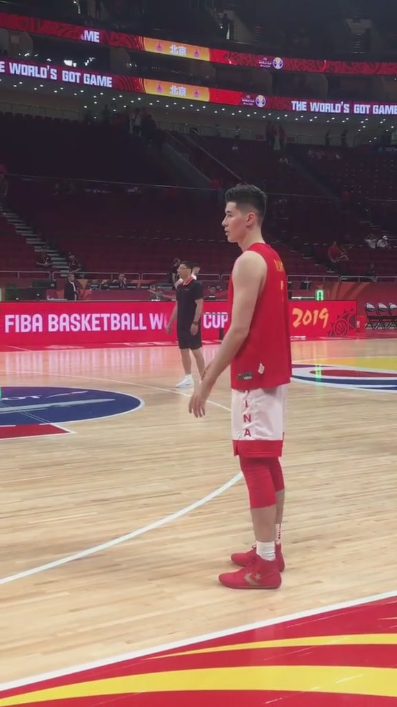 阿不都沙拉木这个投篮动作和弧线,是不是教科书级别的!男篮加油