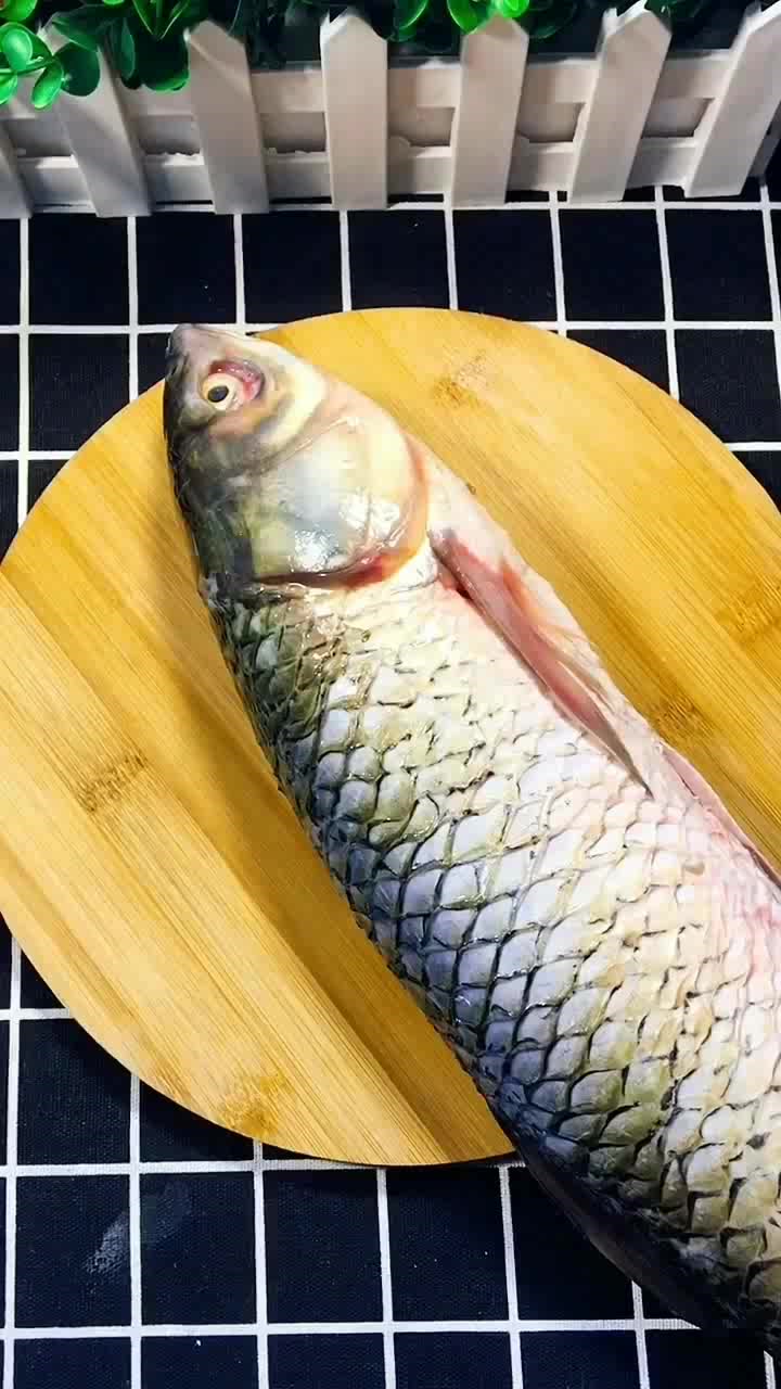 家庭版的剁椒鱼头,看着这摆盘就有食欲