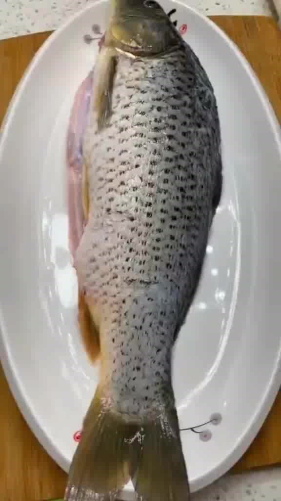 新款蒜泥鲤鱼你吃过吗?口感鲜美,超级好吃