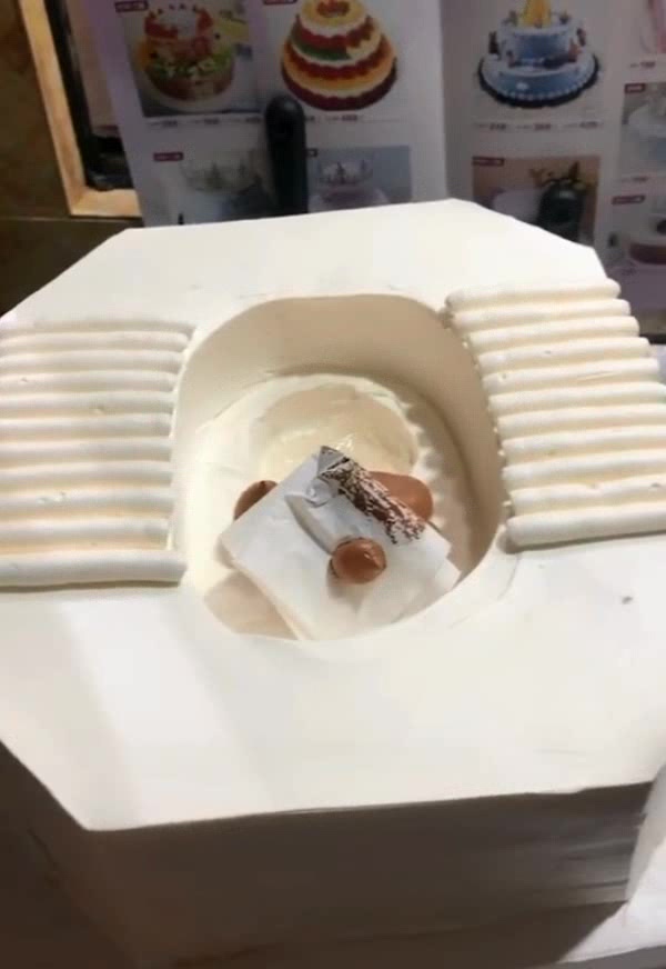 这就是传说的便便蛋糕,把它送给女朋友怎么样?