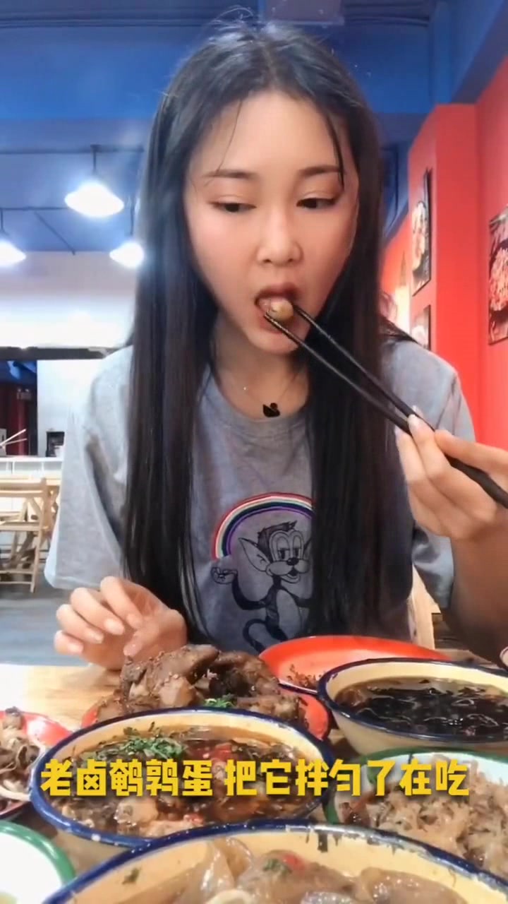 挑战全网最辣的串串,种类有很多,价格也不贵,看着就有食欲