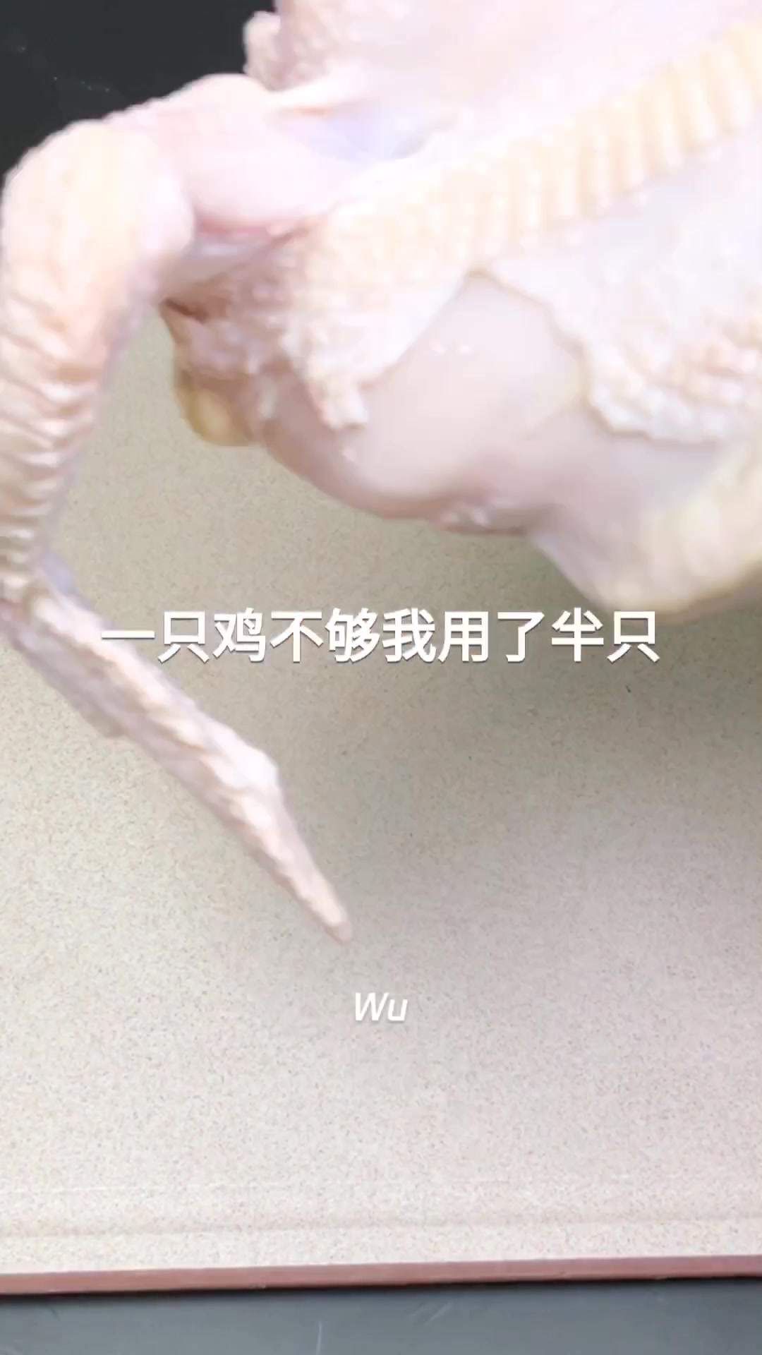 这样炖松茸鸡汤不要太好喝,暖暖的无比鲜美,营养美味
