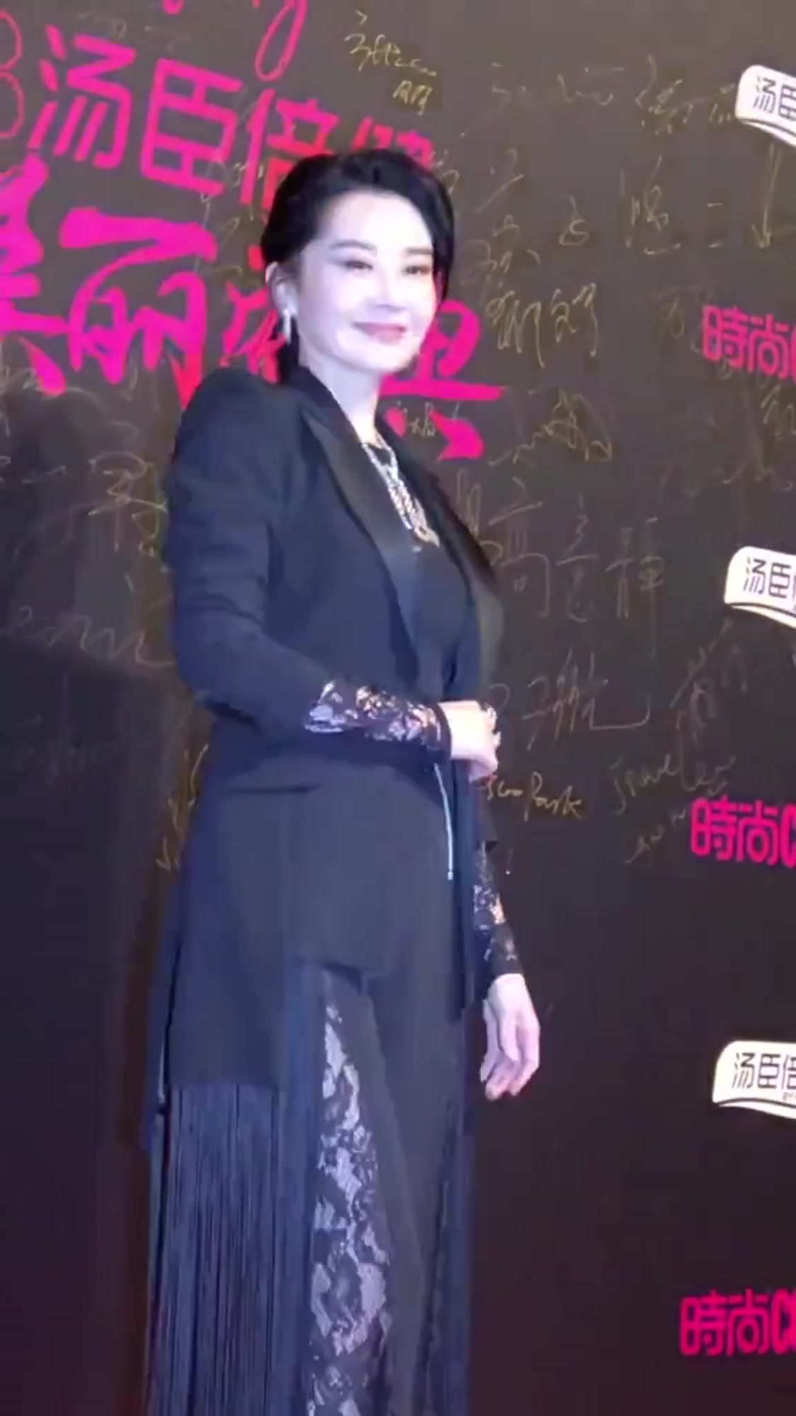 许晴小姐姐,脸蛋身材好到无话说,短发更是惊艳!