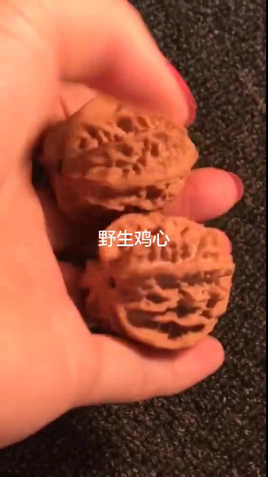 野生鸡心核桃,非常不错的一对小野生,皮质骨质最棒