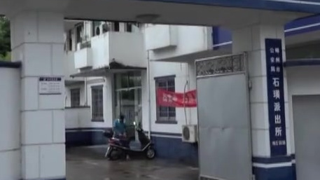 【入戏太深!为交女网友装扮成警察, 还帮人办事】     男朋友的真香发言内容过于真实,近