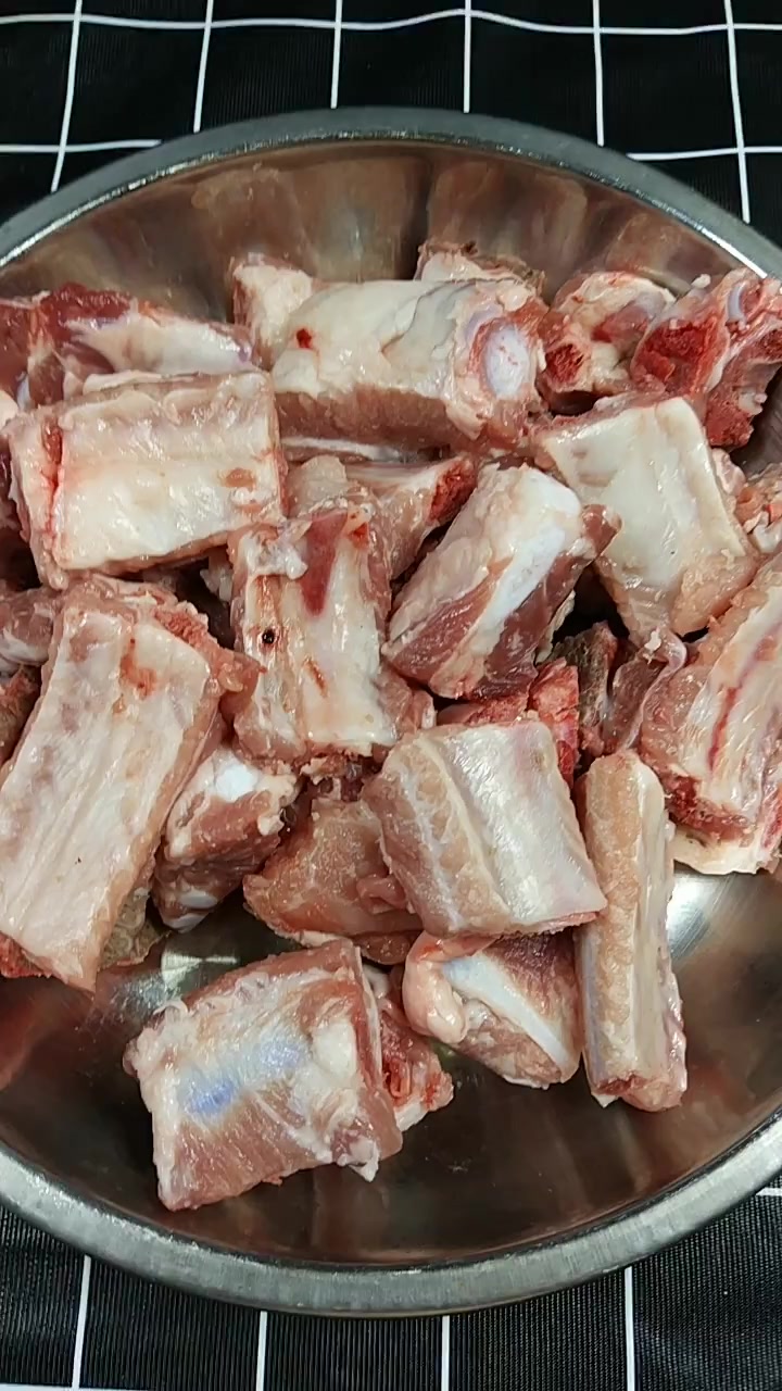 玉米排骨汤做法来袭,这样炖太好喝了,孩子都不挑食了