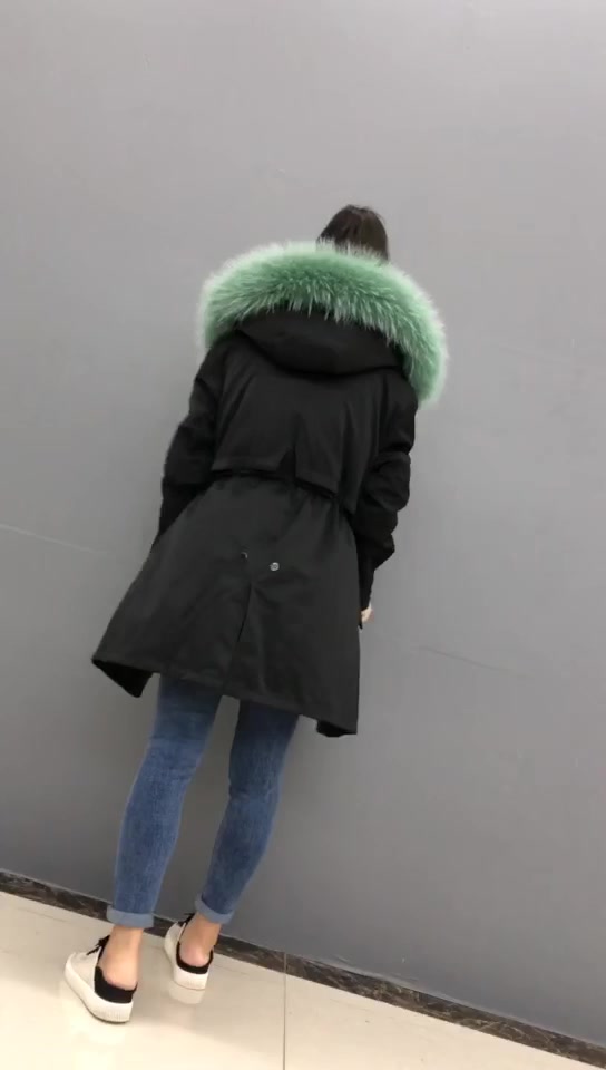 这件派克服据说是狐狸毛内胆派克大衣的爆款色系已经被微商卖爆了