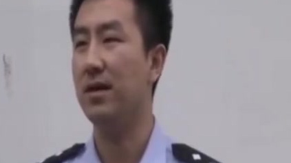 【开业现纪委公安署名花篮 老板:为撑面子冒充】9月3日,扬州一家奶茶店开业,门口花篮落款很