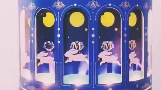 看看别人家的月饼礼盒!新爱好——收集月饼盒! 设计成旋转木马扭蛋星空灯都有 迪士尼的那几个