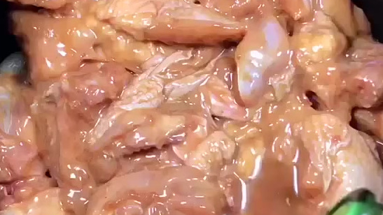 【香菇滑鸡煲】很地道的一道广东菜,香菇滑鸡煲,一起学学吧~