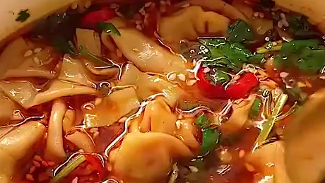 一吃就上瘾的“酸汤馄饨”,香辣开胃!内附调馅教程和简单的包法,一学就会!PS:背景音乐有点