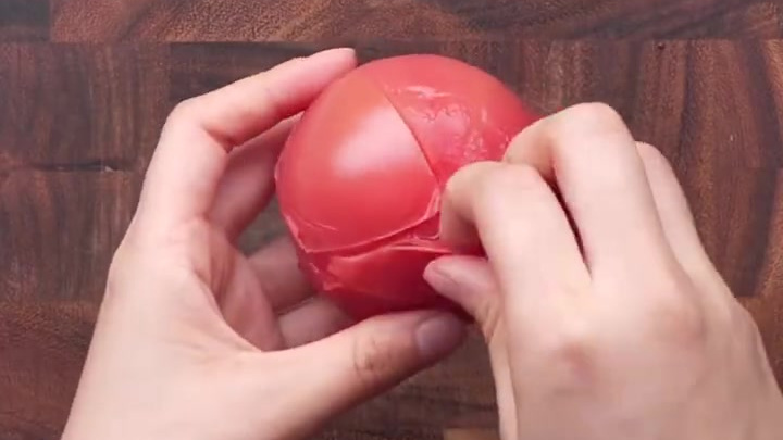 【龙利鱼豆腐煲】酸甜茄汁,鲜嫩鱼肉,配上白嫩软滑的豆腐,自带清香。龙利鱼不腥还没有刺,非常