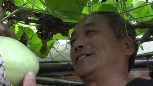 【东北大叔用火笔在葫芦作画 耗时7天烙出网红哪吒魔童】今年57岁的长春大叔王洪淼基于兴趣自