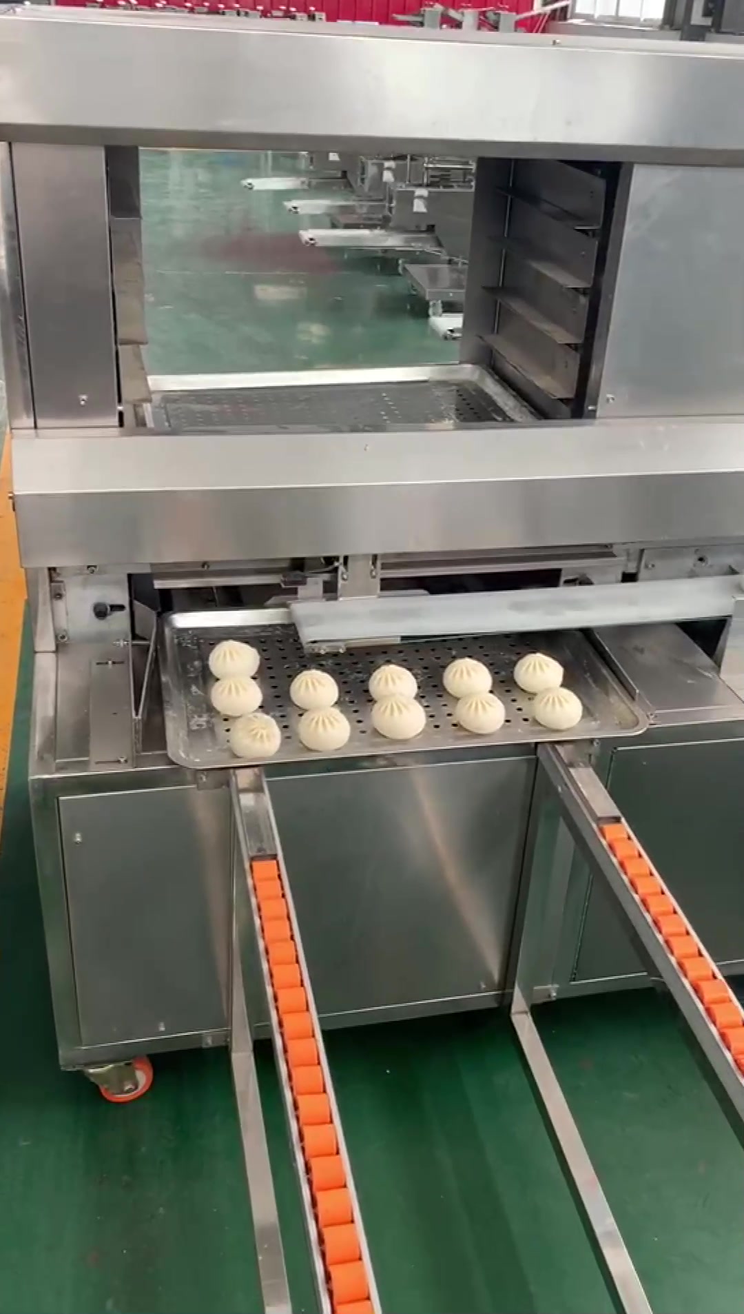 包子机做出来包子自动摆盘 这场面震撼到你了吗